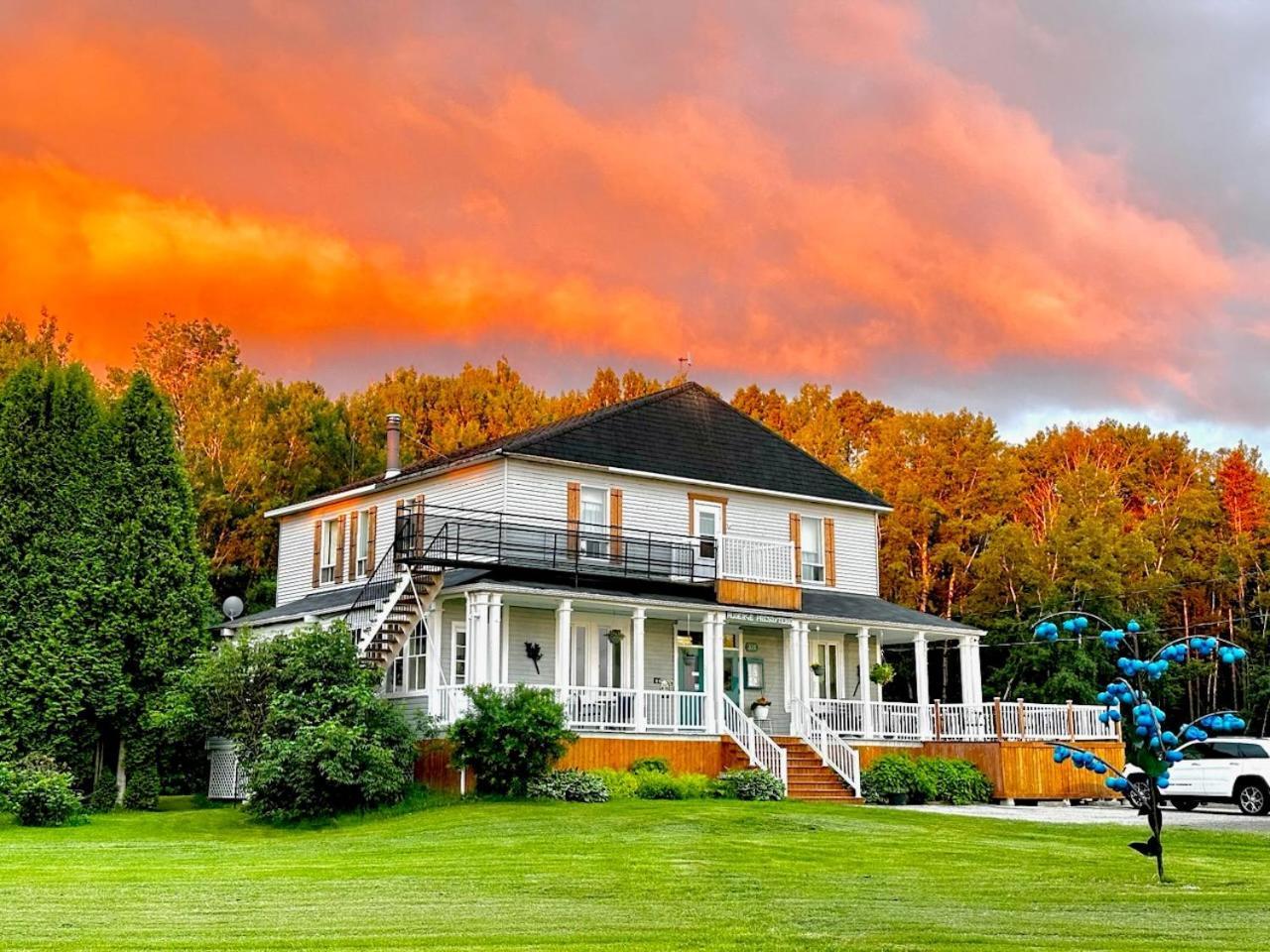 Auberge Presbytere Mont Lac-Vert Hebertville Екстер'єр фото